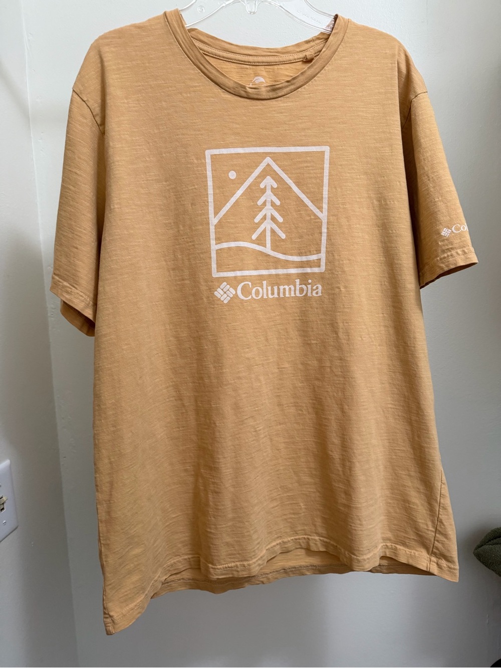 Columbia Men’s yellow/mustard Graphic Logo Short-Sleeve T-Shirt